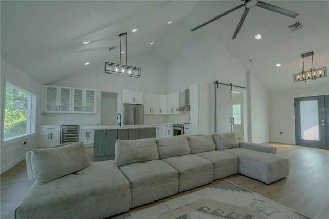 5204 108TH STREET N, St Petersburg, FL 33708