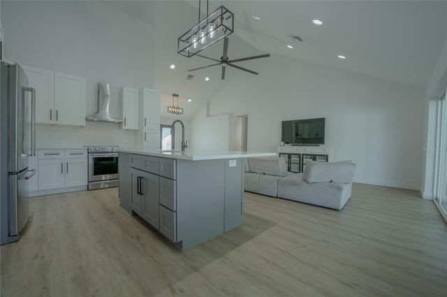 5204 108TH STREET N, St Petersburg, FL 33708