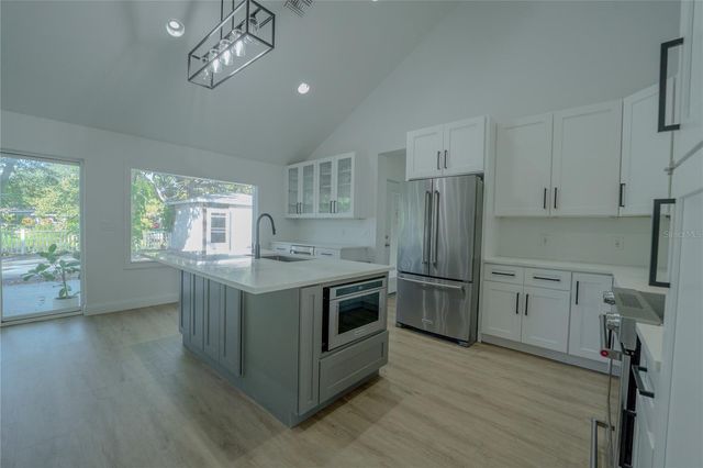 5204 108TH STREET N, St Petersburg, FL 33708