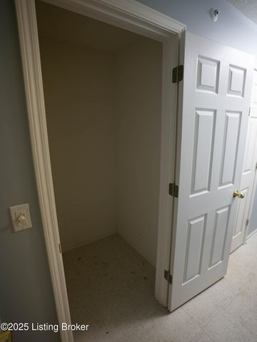 5303 Rolling Rock Ct, APT 201, Louisville, KY 40241