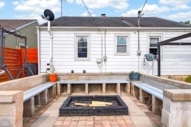 2327 Gilmore Street, Columbus, IN 47201