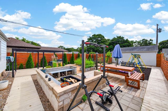 2327 Gilmore Street, Columbus, IN 47201