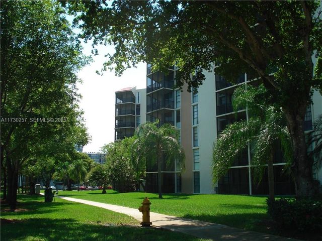 3101 N Country Club Drive 306, Aventura, FL 33180