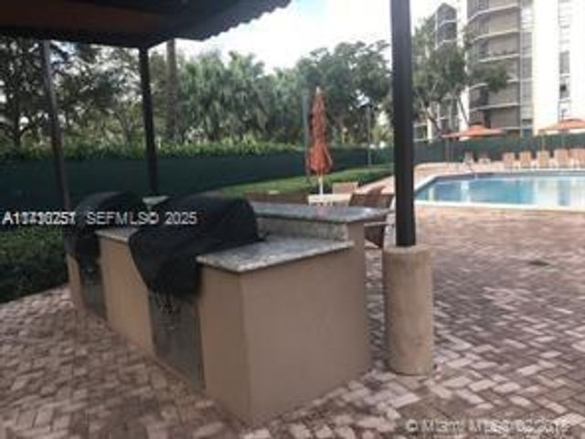 3101 N Country Club Drive 306, Aventura, FL 33180