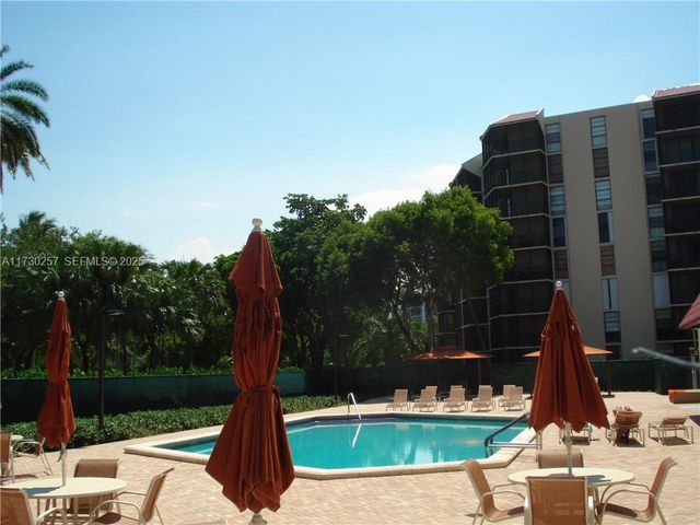 3101 N Country Club Drive 306, Aventura, FL 33180