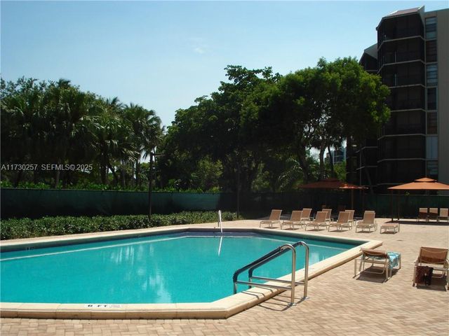 3101 N Country Club Drive 306, Aventura, FL 33180