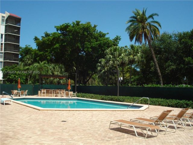 3101 N Country Club Drive 306, Aventura, FL 33180