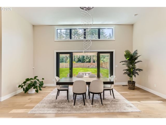 6090 CARMAN Dr, Lake Oswego, OR 97035