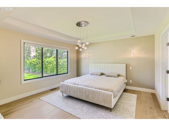 6090 CARMAN Dr, Lake Oswego, OR 97035