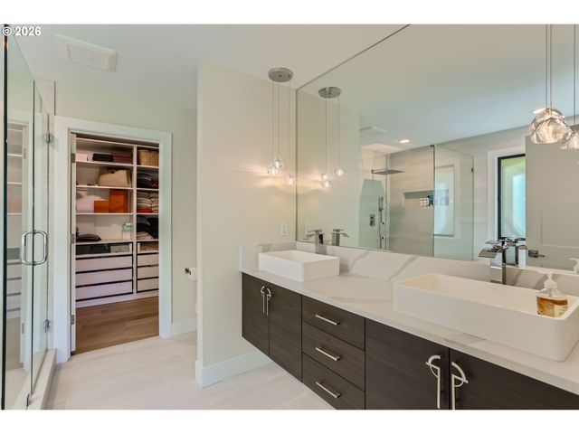 6090 CARMAN Dr, Lake Oswego, OR 97035