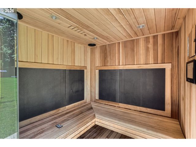 6090 CARMAN Dr, Lake Oswego, OR 97035