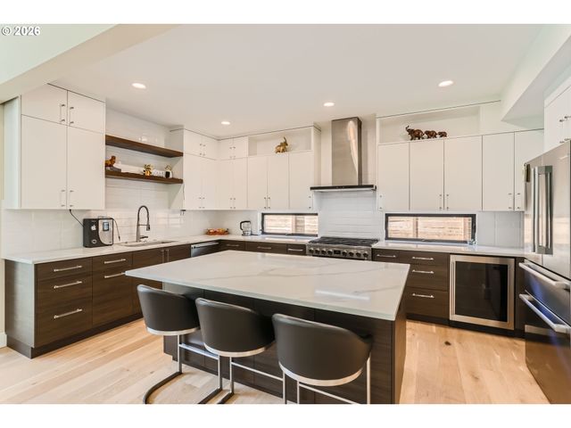 6090 CARMAN Dr, Lake Oswego, OR 97035