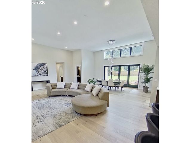 6090 CARMAN Dr, Lake Oswego, OR 97035