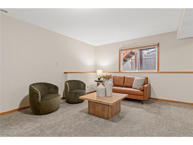 8001 Jeffery Avenue S, Cottage Grove, MN 55016