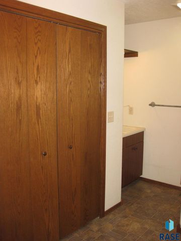 525 Valley View Ave Avenue, Baltic, SD 57003