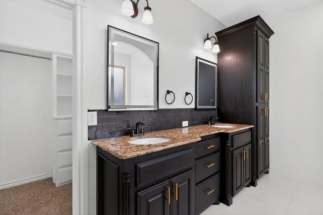 1209 Pebble Trail, Elgin, OK 73538