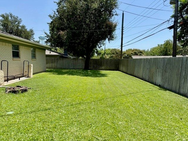 3820 Sagebrush Road, Benbrook, TX 76116