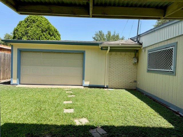 3820 Sagebrush Road, Benbrook, TX 76116