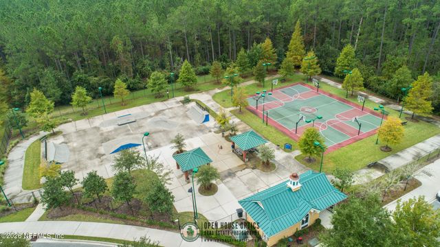 821 W CUMBERLAND Court, St. Johns, FL 32259