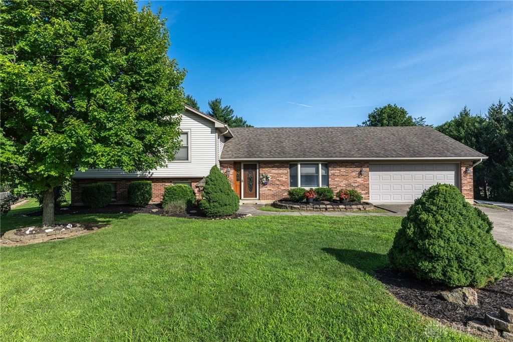 1734 Loch Ness Court, Beavercreek, OH 45432