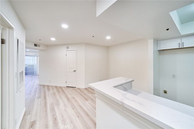 345 S Alexandria 212, Los Angeles, CA 90020