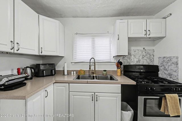 719 Robert Street, Lansing, MI 48910