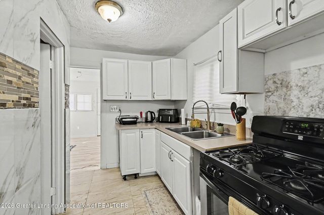 719 Robert Street, Lansing, MI 48910