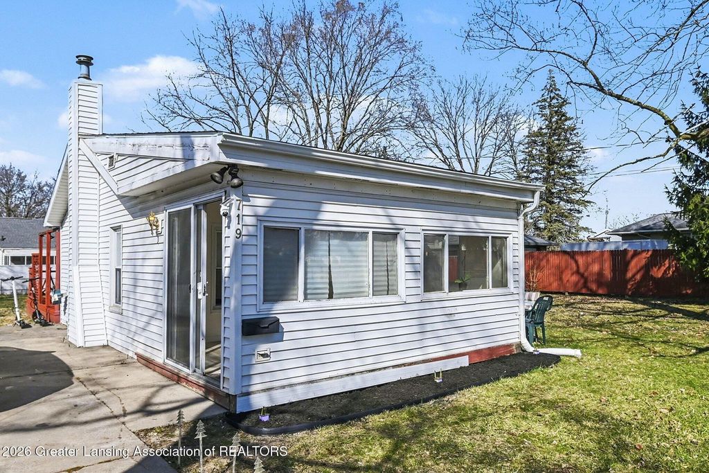 719 Robert Street, Lansing, MI 48910