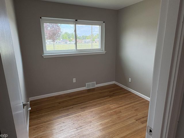 22024 Evergreen Street, Saint Clair Shores, MI 48082
