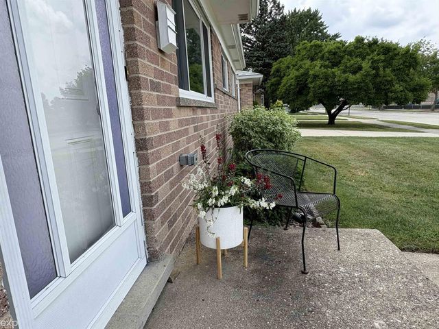 22024 Evergreen Street, Saint Clair Shores, MI 48082