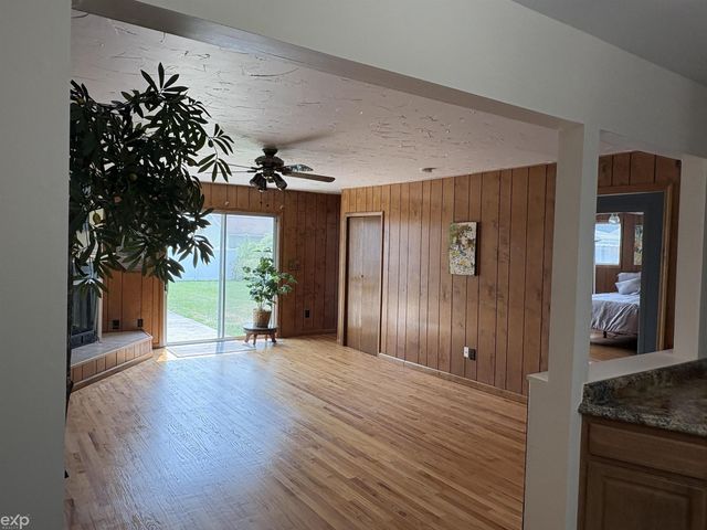 22024 Evergreen Street, Saint Clair Shores, MI 48082