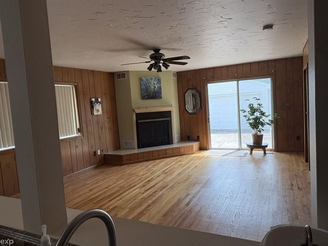 22024 Evergreen Street, Saint Clair Shores, MI 48082