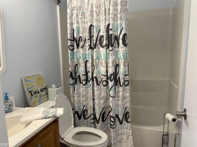22024 Evergreen Street, Saint Clair Shores, MI 48082