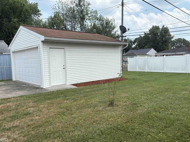 22024 Evergreen Street, Saint Clair Shores, MI 48082