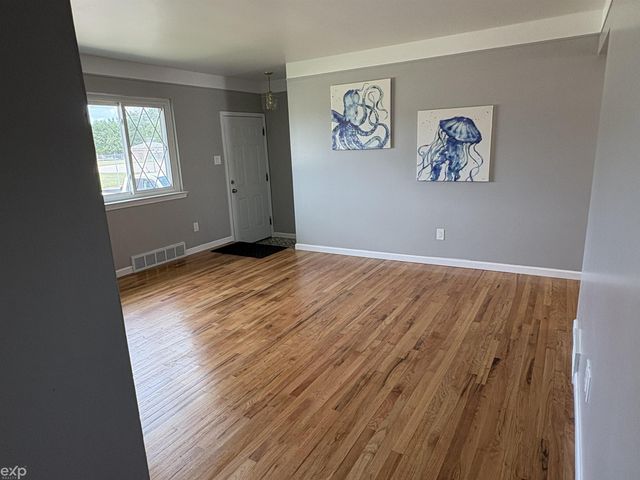 22024 Evergreen Street, Saint Clair Shores, MI 48082