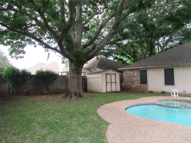 5201 Meadow Chase Lane, Flower Mound, TX 75028