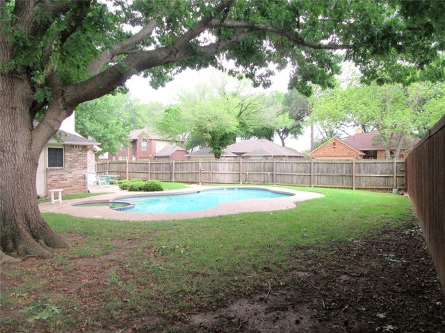 5201 Meadow Chase Lane, Flower Mound, TX 75028