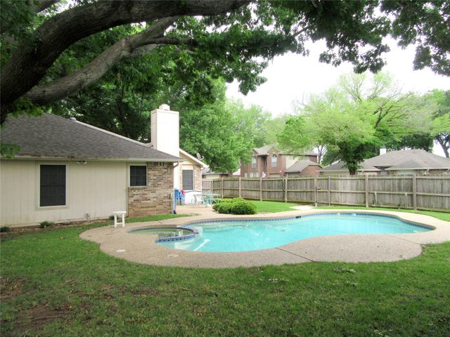 5201 Meadow Chase Lane, Flower Mound, TX 75028