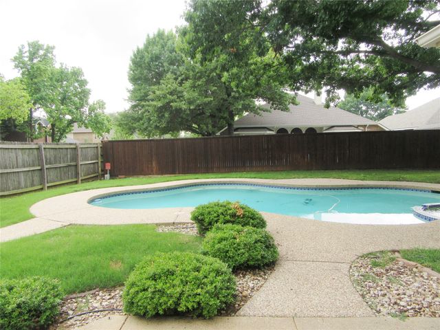 5201 Meadow Chase Lane, Flower Mound, TX 75028