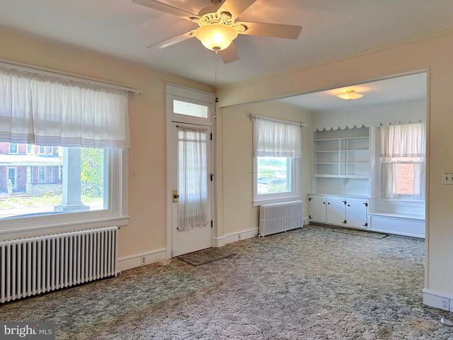 634 MAIN ST, Red Hill, PA 18076