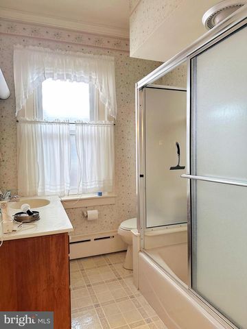 634 MAIN ST, Red Hill, PA 18076
