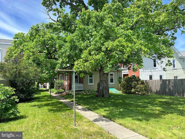 634 MAIN ST, Red Hill, PA 18076