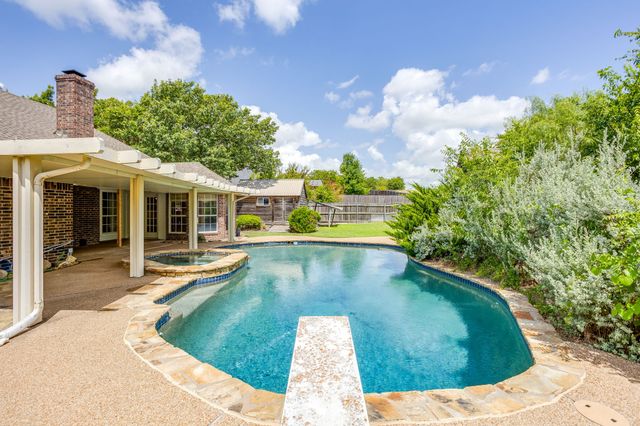 425 Hillside Drive, Aledo, TX 76008