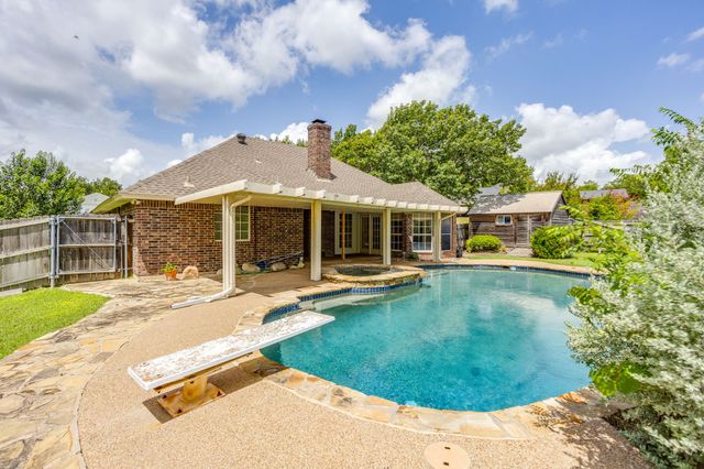 425 Hillside Drive, Aledo, TX 76008