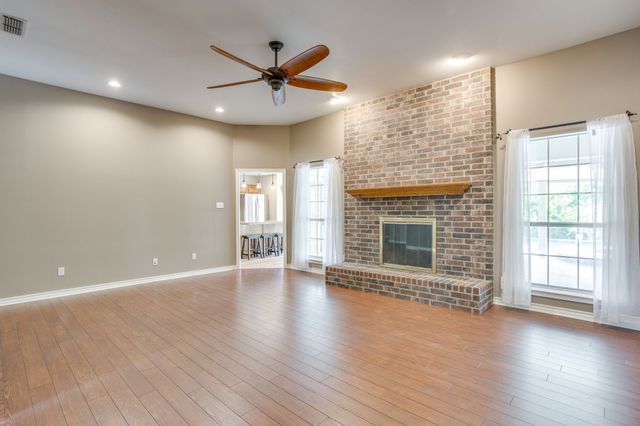 425 Hillside Drive, Aledo, TX 76008