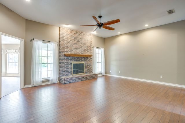 425 Hillside Drive, Aledo, TX 76008