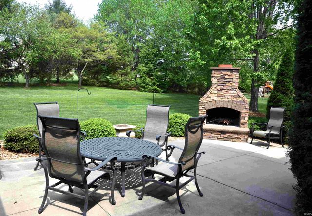 1332 Cobblestone Road, Jasper, IN 47546