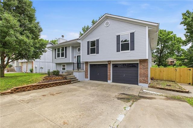 1130 SW Eastman Court, Blue Springs, MO 64015