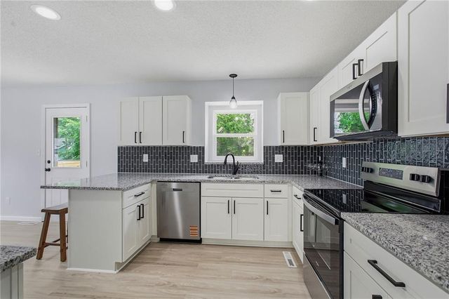 1130 SW Eastman Court, Blue Springs, MO 64015