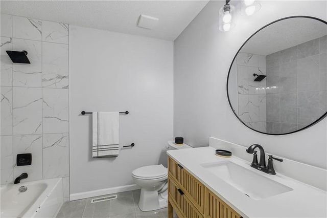 1130 SW Eastman Court, Blue Springs, MO 64015